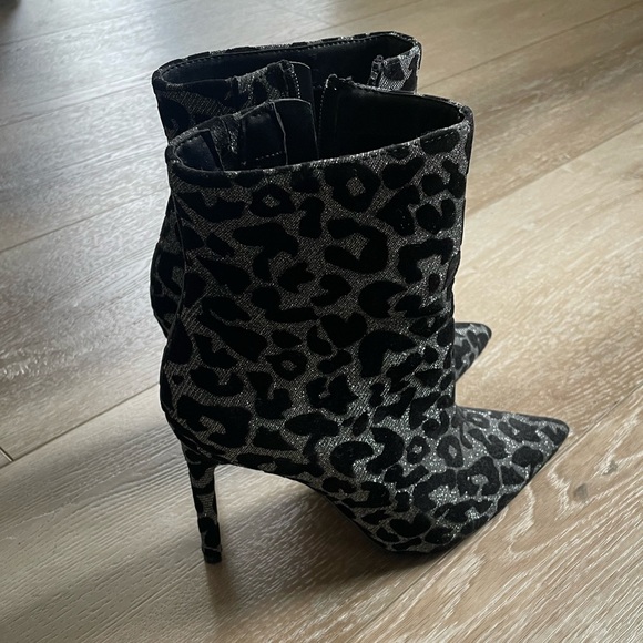 Express Gray Black Heeled Boots with Leopard Print and Stiletto Heel - Picture 3 of 6